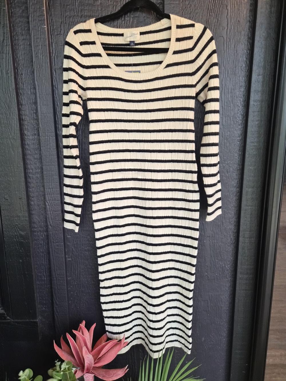 Universal Thread Black & White Striped Long Sleeve Midi Dress